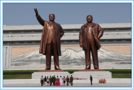 Bronze statue of Kim Il Sung and Kim Jong Il
