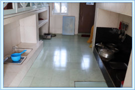 The kitchen showing the cooker and sink less than 12 inches from the floor